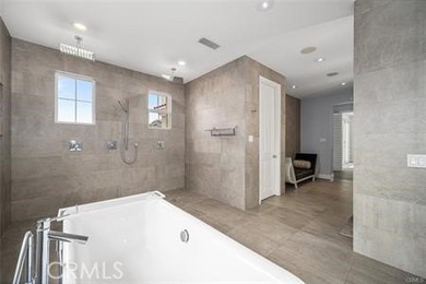 Welcome to a beautifully remodeled and fully furnished - photo 47