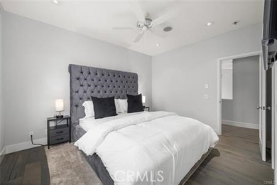 Welcome to a beautifully remodeled and fully furnished - photo 49