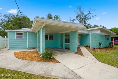 Just in time for summer!! This beautifully updated 3 bedroom 2 - photo 1