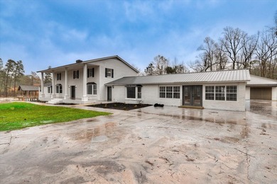 Pond View Farm & Equestrian Retreat offers a rare opportunity to - photo 2