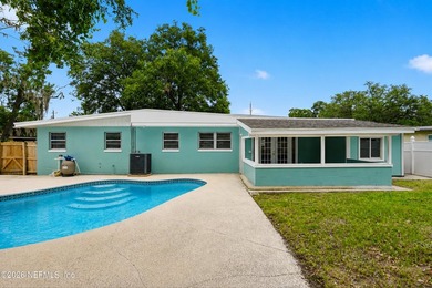 Just in time for summer!! This beautifully updated 3 bedroom 2 - photo 3