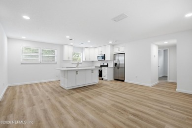 Just in time for summer!! This beautifully updated 3 bedroom 2 - photo 7