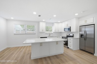 Just in time for summer!! This beautifully updated 3 bedroom 2 - photo 10