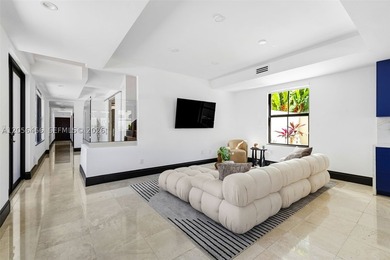 Expansive townhome in the exclusive gated community of Grove - photo 5