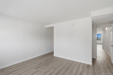 Contemporary Waterfront Condominium with Manhattan Views in - photo 11