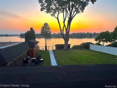 Stunning Luxury Lakefront Home on Belleville Lake Experience the - photo 4