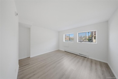 Contemporary Waterfront Condominium with Manhattan Views in - photo 16