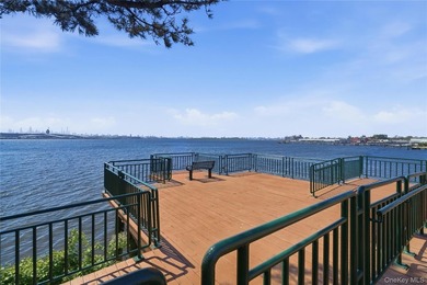 Contemporary Waterfront Condominium with Manhattan Views in - photo 22