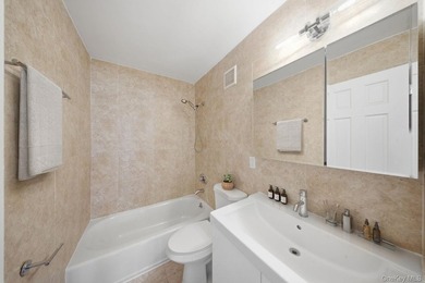 Contemporary Waterfront Condominium with Manhattan Views in - photo 26