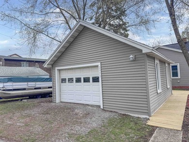 Amazing waterfront property on the north side of Oshkosh is - photo 14