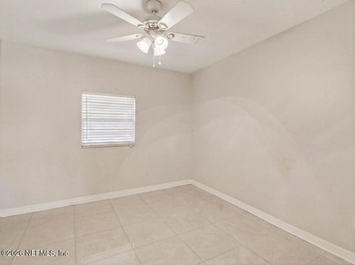 Bring your vision and unlock the potential of this 3-bedroom - photo 15