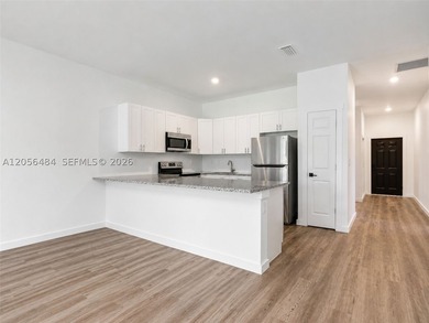 Investor Opportunity with Immediate Cash Flow! Fully leased - photo 4