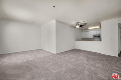 Welcome to 838 Pine Avenue! This top-floor, one-bedroom