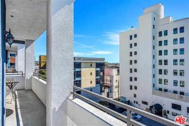 Welcome to 838 Pine Avenue! This top-floor, one-bedroom