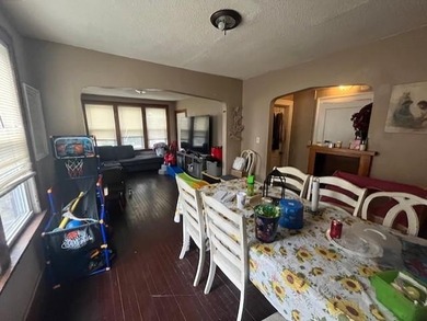 Good Condition 2bd up & 2bd down. Newer windows and Mechanics - photo 4