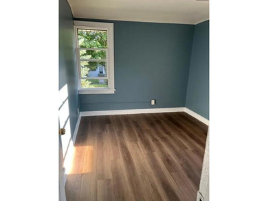 Good Condition 2bd up & 2bd down. Newer windows and Mechanics - photo 10