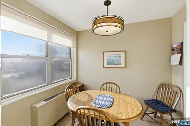 Welcome to the prestigious Pembroke, one of Fort Lee's most - photo 11