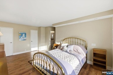 Welcome to the prestigious Pembroke, one of Fort Lee's most - photo 12