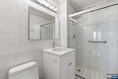 Welcome to the prestigious Pembroke, one of Fort Lee's most - photo 15
