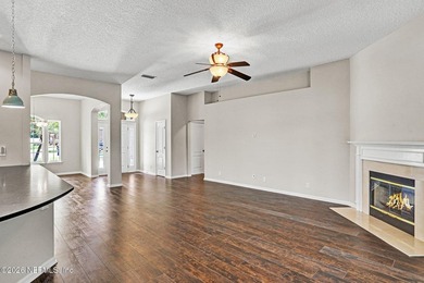 Welcome home to this beautifully updated, truly move-in ready - photo 6