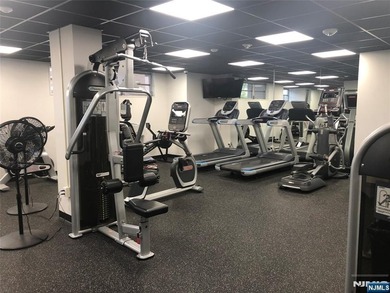Welcome to the prestigious Pembroke, one of Fort Lee's most - photo 17