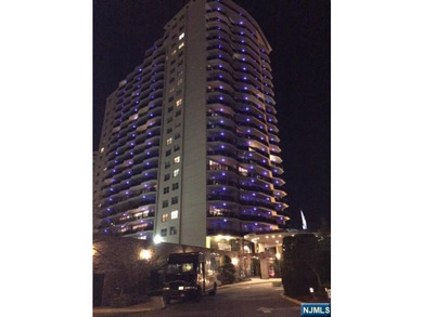 Welcome to the prestigious Pembroke, one of Fort Lee's most - photo 19