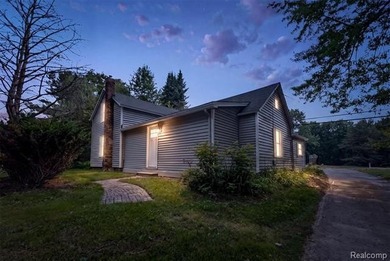 Charming ranch on 1.5 acres in Clarkston - 420 N Baldwin. This - photo 1