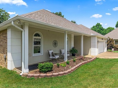 LOCATION! LOCATION! LOCATION! This charming house in a cozy - photo 5