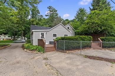 Charming ranch on 1.5 acres in Clarkston - 420 N Baldwin. This - photo 5