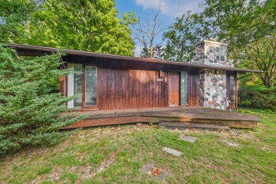 This 2-bedroom, 1-bath cottage in Sunset Hills offers lake - photo 4