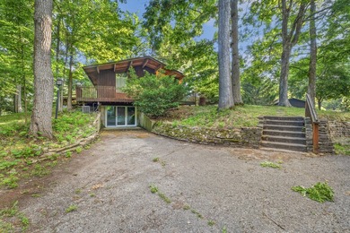 This 2-bedroom, 1-bath cottage in Sunset Hills offers lake - photo 5