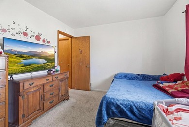 Nice twin home situated on a large corner lot, ideal for - photo 11