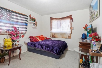 Nice twin home situated on a large corner lot, ideal for - photo 12