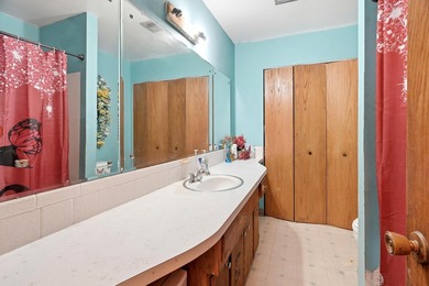 Nice twin home situated on a large corner lot, ideal for - photo 14