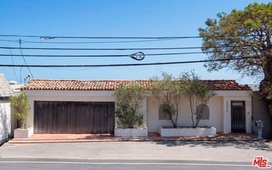 Here is the perfect beach getaway on coveted Malibu Road: - photo 5