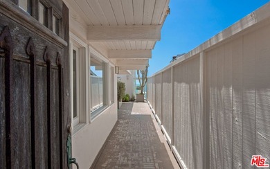 Here is the perfect beach getaway on coveted Malibu Road: - photo 6