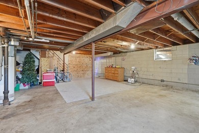 Nice twin home situated on a large corner lot, ideal for - photo 17