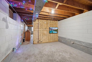 Nice twin home situated on a large corner lot, ideal for - photo 19