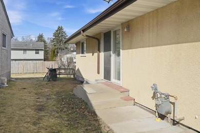 Nice twin home situated on a large corner lot, ideal for - photo 20