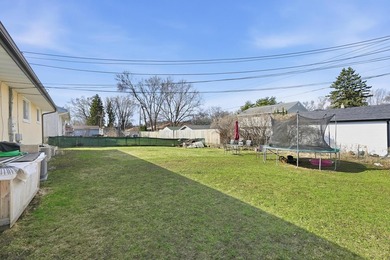 Nice twin home situated on a large corner lot, ideal for - photo 21