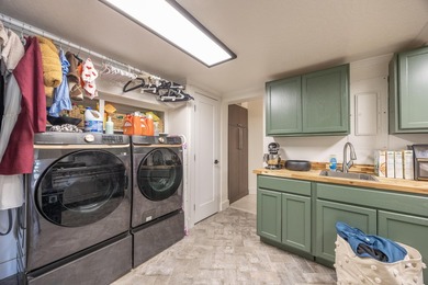 Stunning Newly Renovated Waterfront Coastal Retreat, Just - photo 25