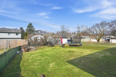 Nice twin home situated on a large corner lot, ideal for - photo 25