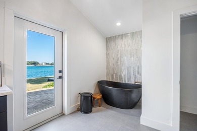 Stunning Newly Renovated Waterfront Coastal Retreat, Just - photo 28