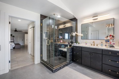 Stunning Newly Renovated Waterfront Coastal Retreat, Just - photo 29