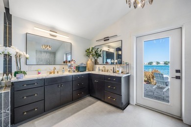 Stunning Newly Renovated Waterfront Coastal Retreat, Just - photo 30