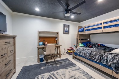 Stunning Newly Renovated Waterfront Coastal Retreat, Just - photo 33