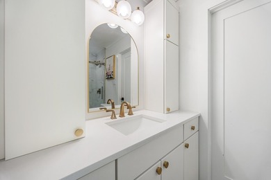 Stunning Newly Renovated Waterfront Coastal Retreat, Just - photo 39