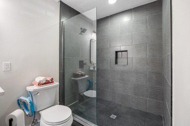 Stunning Newly Renovated Waterfront Coastal Retreat, Just - photo 43