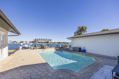 Stunning Newly Renovated Waterfront Coastal Retreat, Just - photo 46