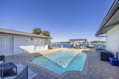 Stunning Newly Renovated Waterfront Coastal Retreat, Just - photo 48